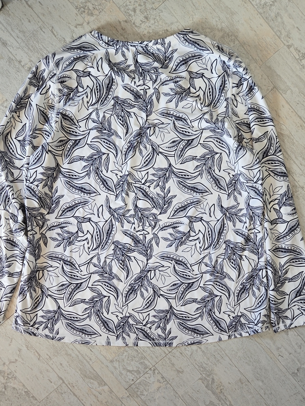 L.L. Bean XL Women’s Long Sleeve Sun Shirt Rash Guard Leaf Print Blue White - Picture 5 of 5